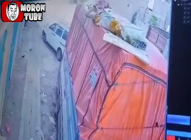 Video :It is not a good idea to sleep on top of a truck!